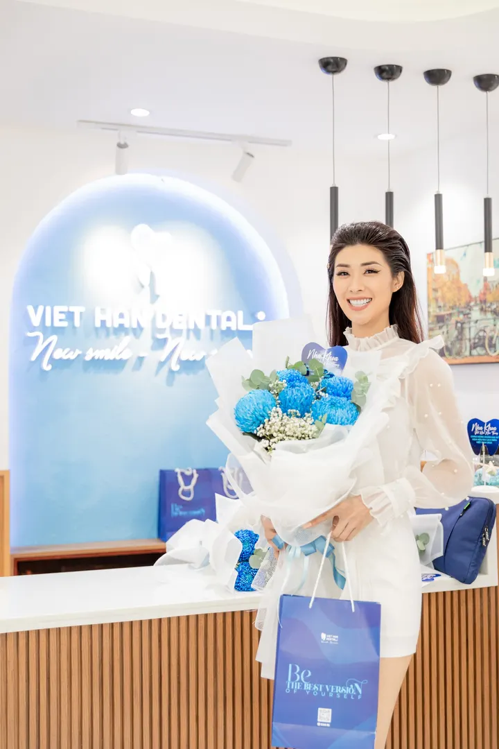 Hoa hậu Tường Vy – Hoa hậu Du lịch Thế giới 2019 được yêu thích nhất ghé thăm Nha khoa Việt Hàn Nha Trang