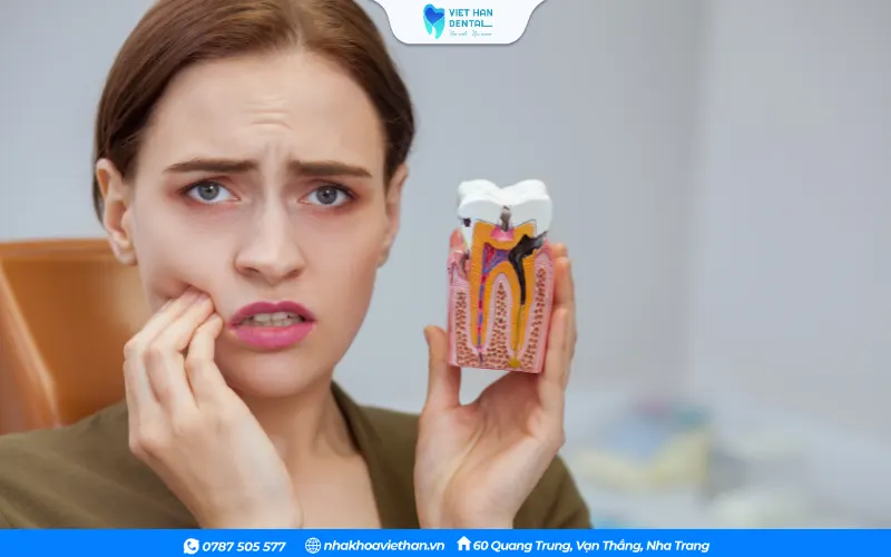 Răng sứ kém chất lượng có thể dẫn đến tình trạng răng bị ê buốt