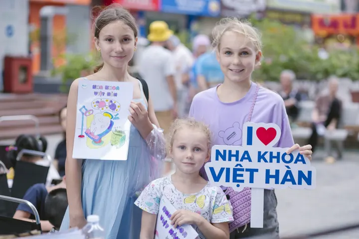 Hoạt động cộng đồng của Nha khoa Việt Hàn tại chung cư Mường Thanh Viễn Triều