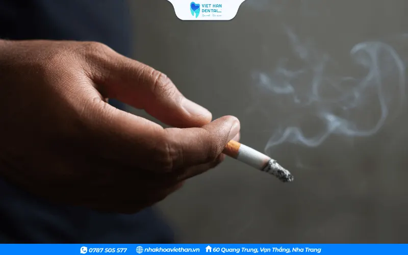 Người nghiện thuốc lá nặng không thể trồng răng Implant
