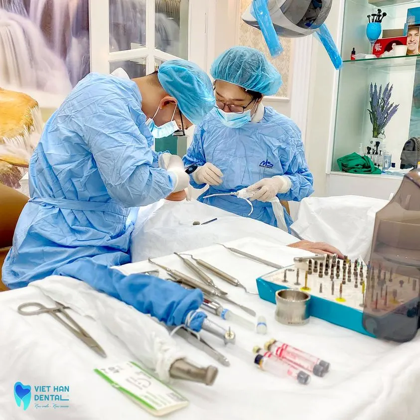 trong-rang-implant-gia-bao-nhieu-tai-Nha-Trang