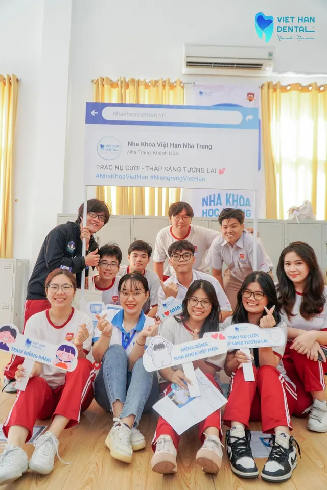Check in nhận quà từ Nha khoa Việt Hàn