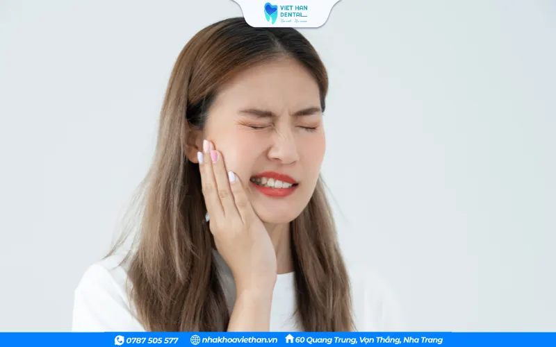 Ê buốt sau khi nhổ răng sứ