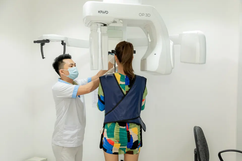 mot-buoi-trai-nghiem-tai-nha-khoa-Viet-Han-cung-dien-vien-Kim-Tuyen