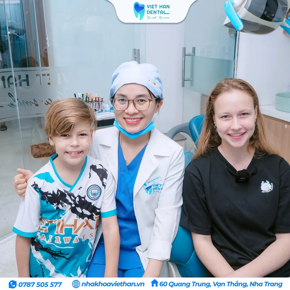 Dr. Ngan examines Maya and her younger brother's teeth.