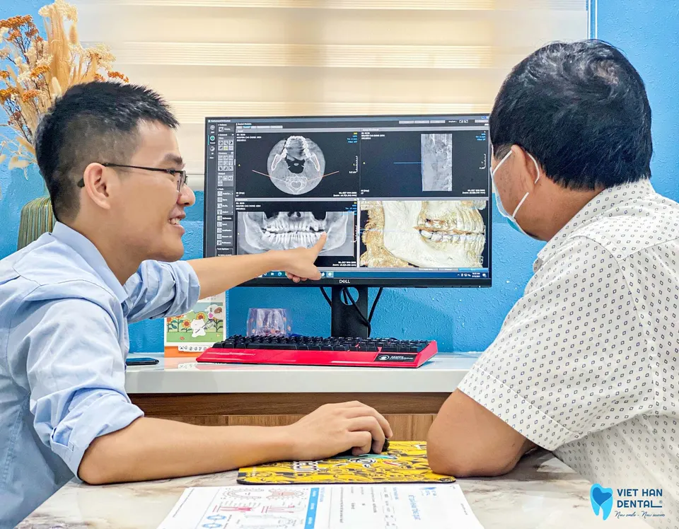 Dr. Duc and his customter are discussing about dental implants 