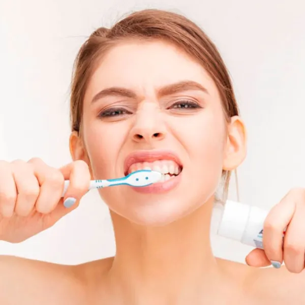 Vệ sinh răng miệng không đúng cách