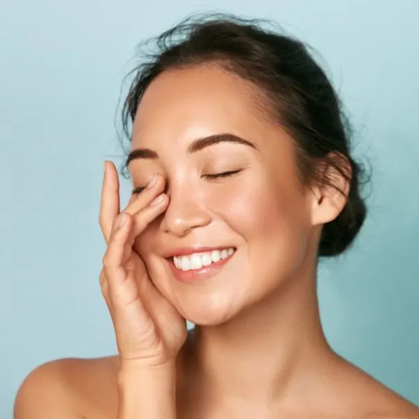 Cười tươi với hàm răng trắng sáng