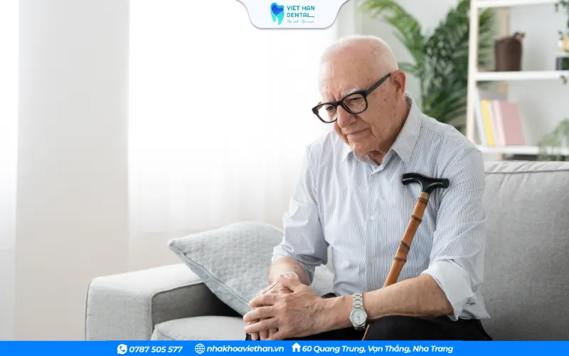 Xương loãng thường không có đủ điều kiện để hình thành một kết nối mạnh mẽ với Implant