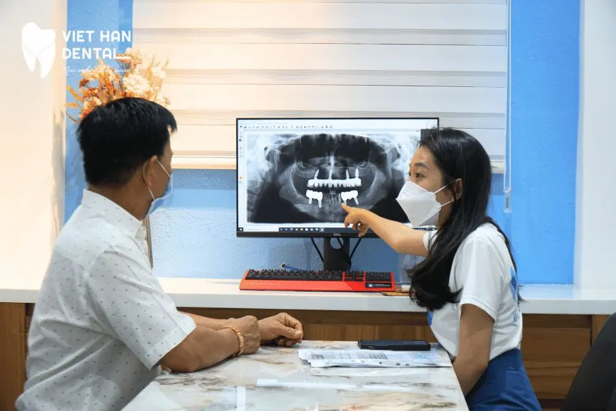 Trao đổi phác đồ trồng răng Implant tại Nha khoa Việt Hàn
