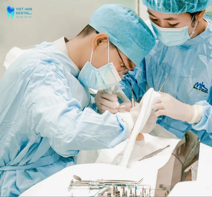 Trồng răng Implant là gì? Trồng răng Implant tại Nha Trang