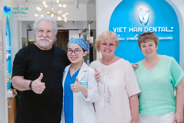 Viet Han Dental team