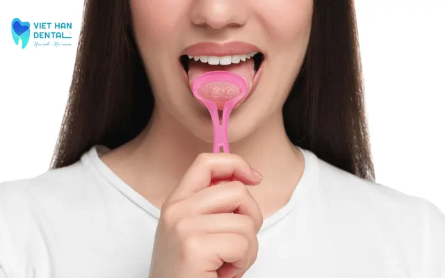 Sử dụng cây cạo lưỡi