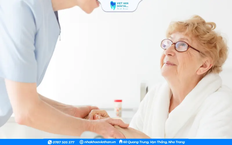 Nhiều khách hàng thắc mắc rằng loãng xương có trồng răng Implant được không?