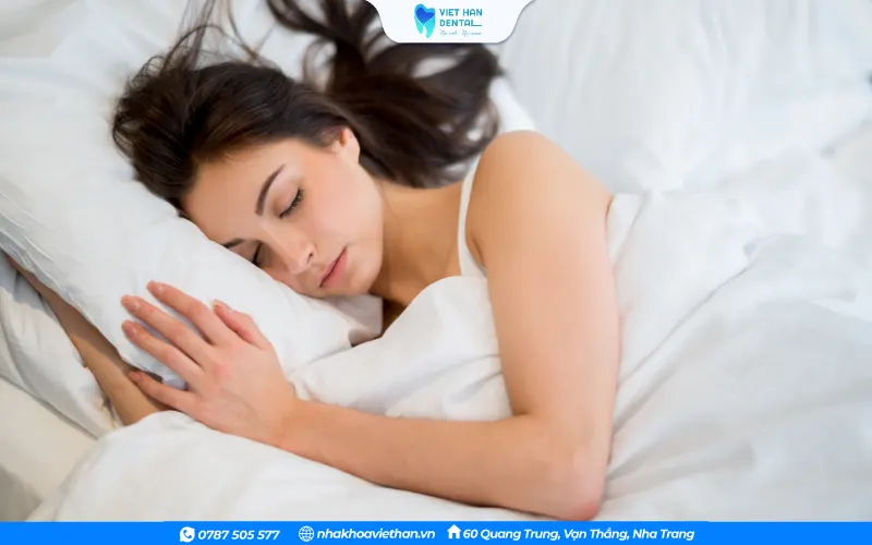 Điều chỉnh tư thế ngủ khi niềng răng để hạn chế cơn đau nhức