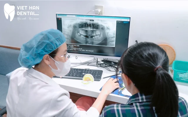 Bác sĩ tư vấn cho khách hàng của Bác sĩ Bùi Thị Giang