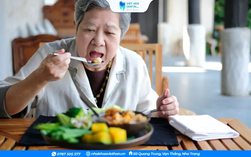 Trồng răng Implant giúp việc ăn nhai hằng ngày trở nên dễ dàng hơn